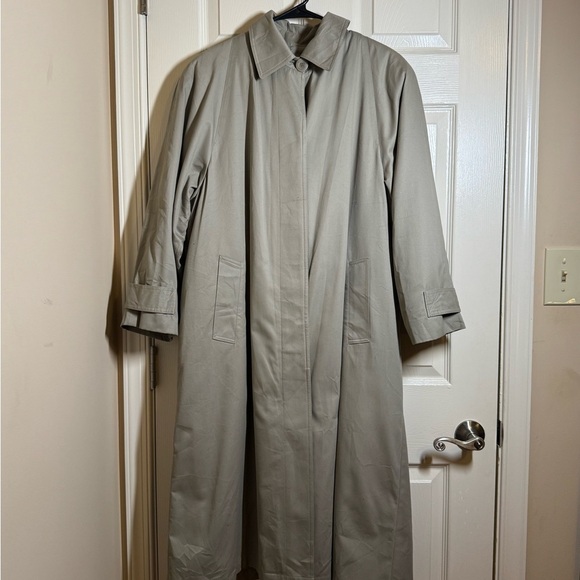Vintage London Fog Women's Tan Trench Coat - Picture 1 of 13
